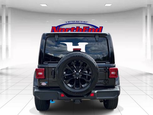 Used 2024 Jeep Wrangler Unlimited Sahara w/ Technology Group AWD/4WD image 6