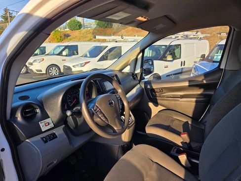 Used 2019 Nissan NV200 SV w/ Navigation Package image 12