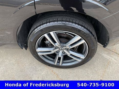 Used 2018 Volvo XC60 T6 Momentum w/ Advanced Package AWD/4WD image 11