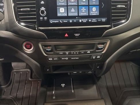 Used 2025 Honda Ridgeline TrailSport image 11
