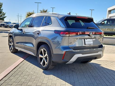 New 2026 Volkswagen Tiguan SE image 2