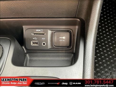 Used 2017 Jeep Cherokee Latitude w/ Comfort/Convenience Group AWD/4WD image 15
