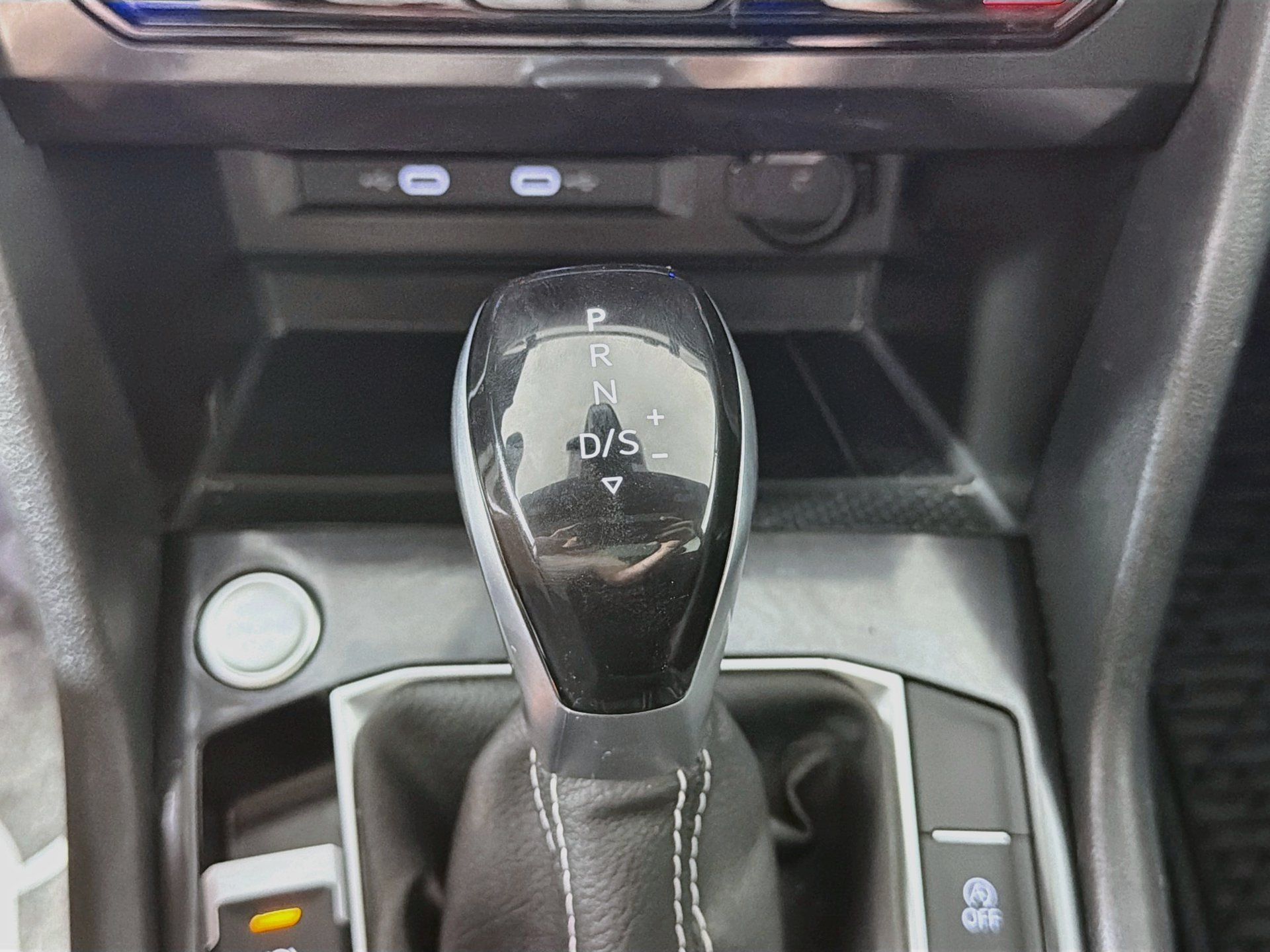 Used 2023 Volkswagen Tiguan SE R-Line FWD image 14