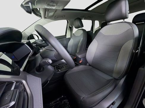 New 2026 Volkswagen Taos SE FWD image 11