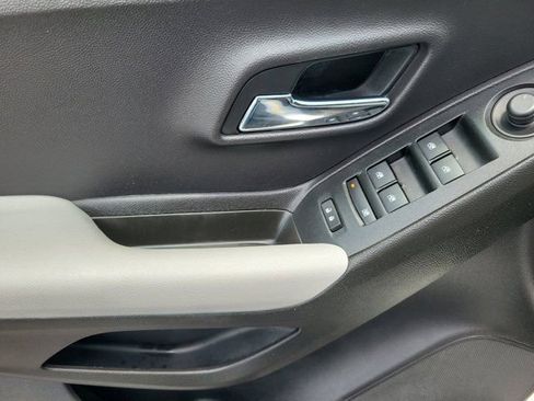 Used 2019 Chevrolet Trax LT w/ Driver Confidence Package FWD image 18