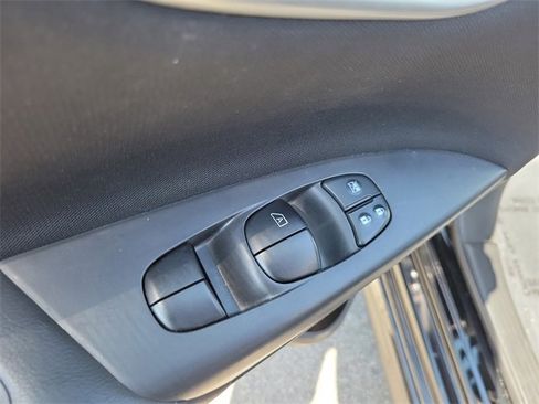 Used 2018 Nissan Sentra SR w/ SR Midnight Edition Package image 12