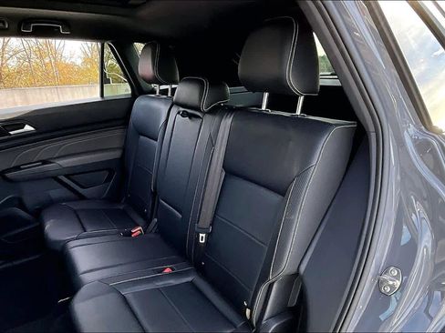 Used 2022 Volkswagen Atlas Cross Sport SE image 19