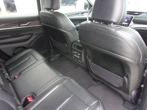 Used 2023 Jeep Grand Cherokee Limited AWD/4WD image 14