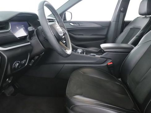 Used 2025 Jeep Grand Cherokee L Altitude AWD/4WD image 16
