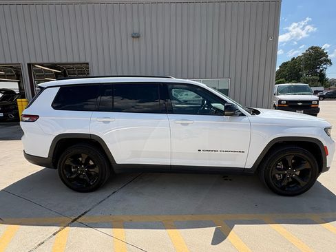 Used 2021 Jeep Grand Cherokee L Laredo AWD/4WD image 9