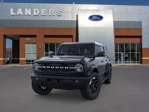 New 2025 Ford Bronco Outer Banks image 2
