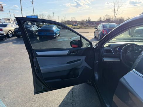 Used 2018 Subaru Outback 2.5i Premium AWD/4WD image 29