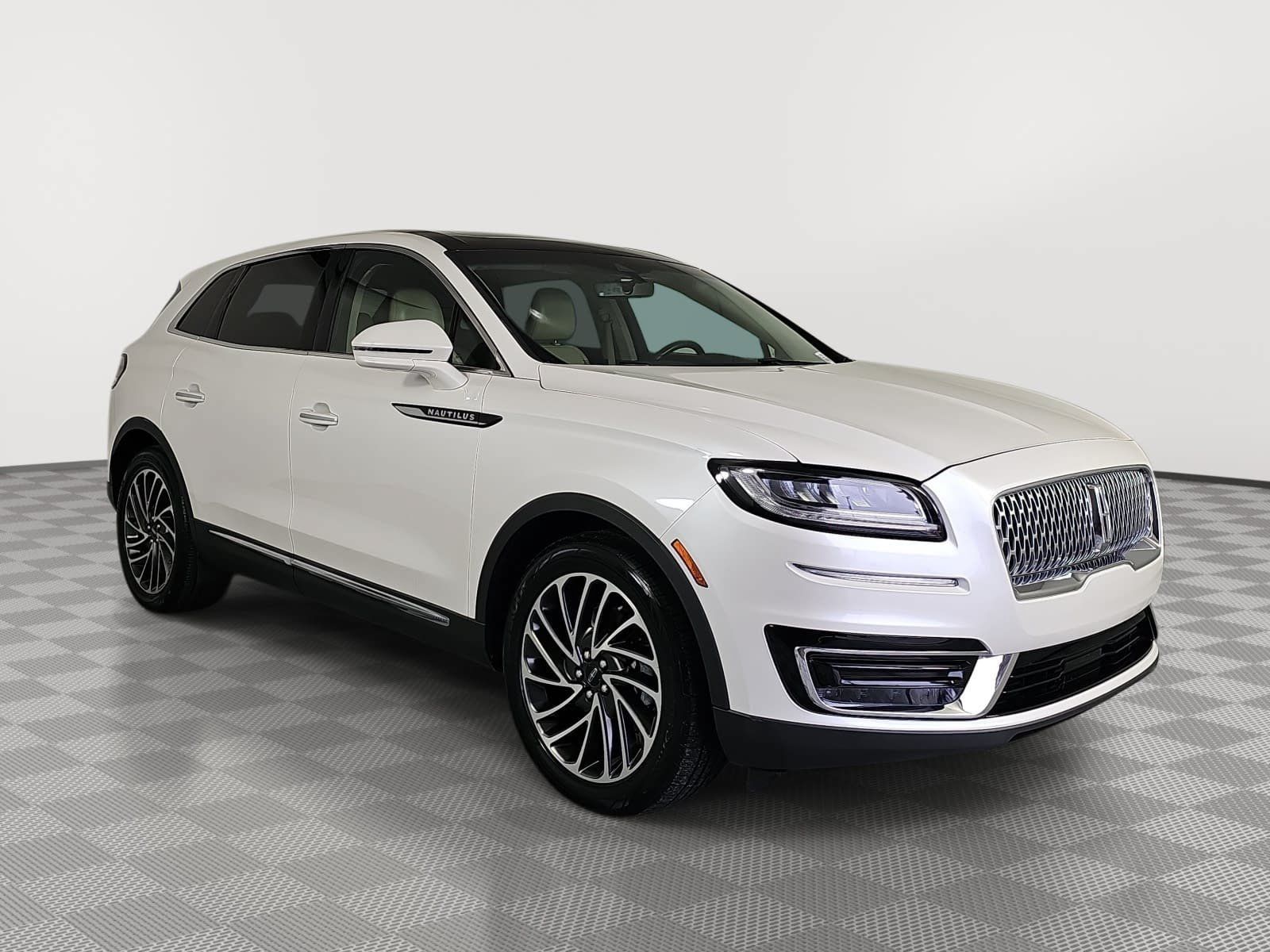 Used 2019 Lincoln Nautilus Reserve FWD image 2