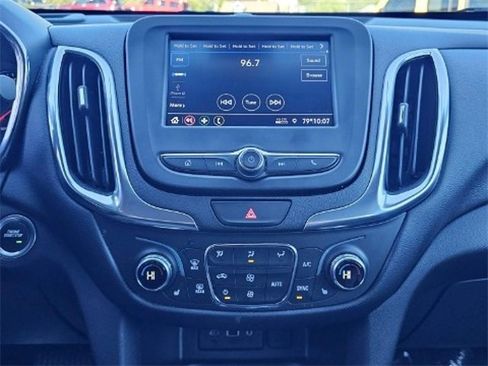 Used 2021 Chevrolet Equinox LT image 38