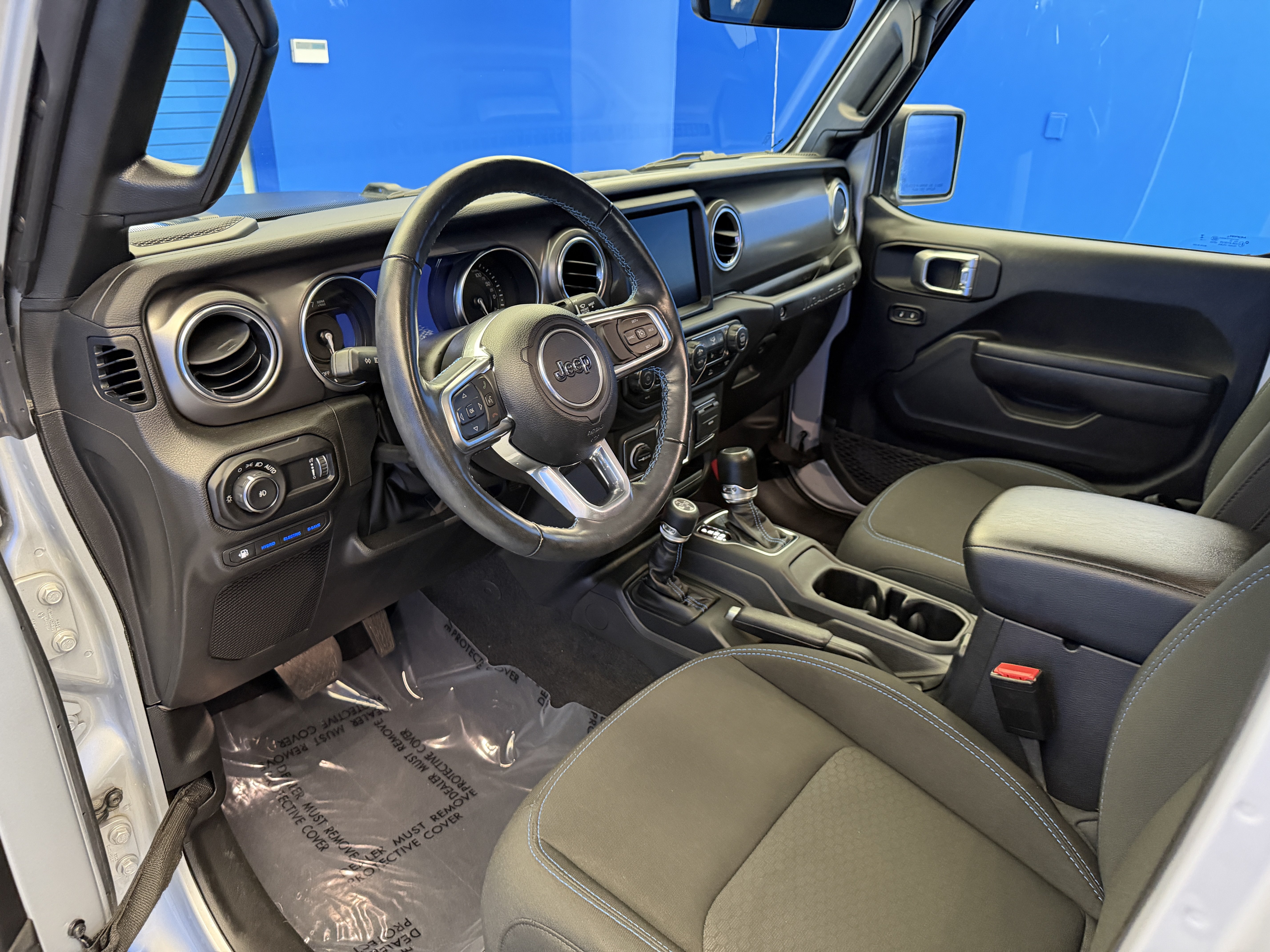 Used 2023 Jeep Wrangler Unlimited Rubicon 4xe w/ Cold Weather Group AWD/4WD image 11
