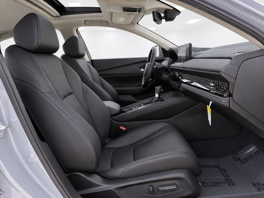 Used 2023 Honda Accord Touring image 23