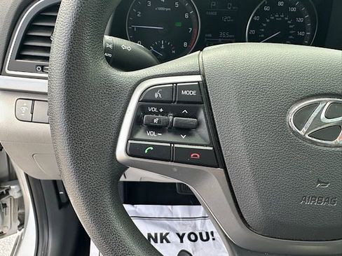Used 2017 Hyundai Elantra SE FWD image 22