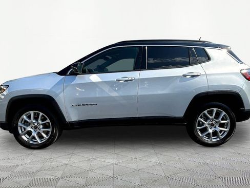 Used 2025 Jeep Compass Limited AWD/4WD image 4