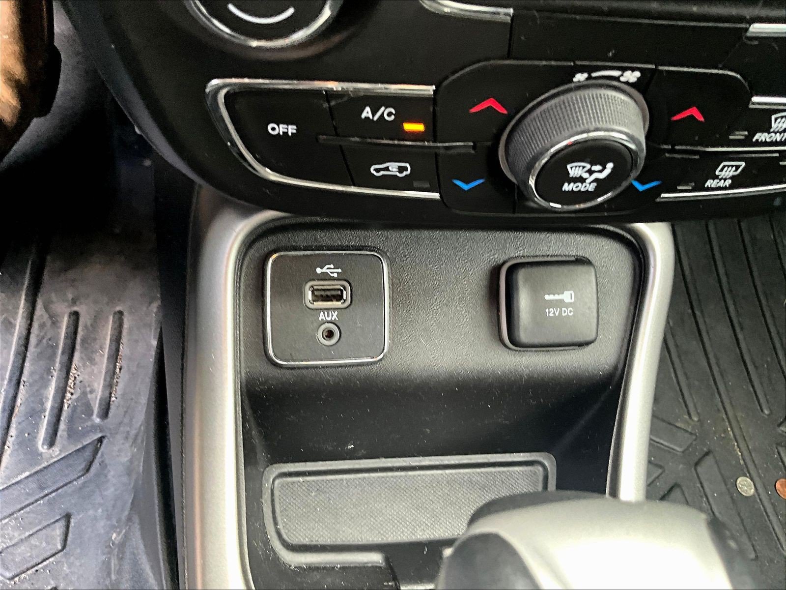 Used 2017 Jeep Compass Latitude w/ Popular Equipment Group FWD image 16
