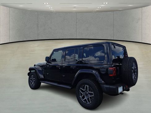 New 2025 Jeep Wrangler Unlimited Sahara AWD/4WD image 8