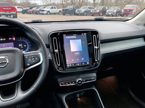 Used 2024 Volvo XC40 B5 Core image 6