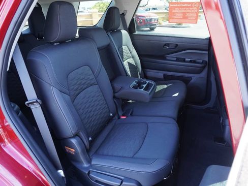 Certified 2025 Nissan Pathfinder SV FWD image 9