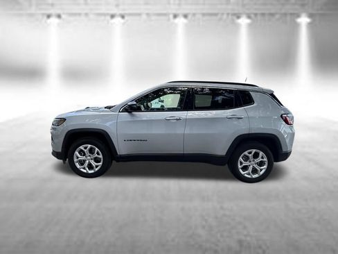 Used 2024 Jeep Compass Latitude AWD/4WD image 4