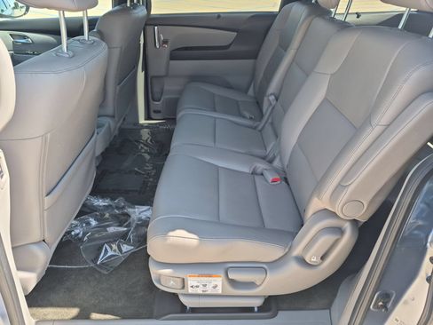 Used 2014 Honda Odyssey Touring Elite image 25