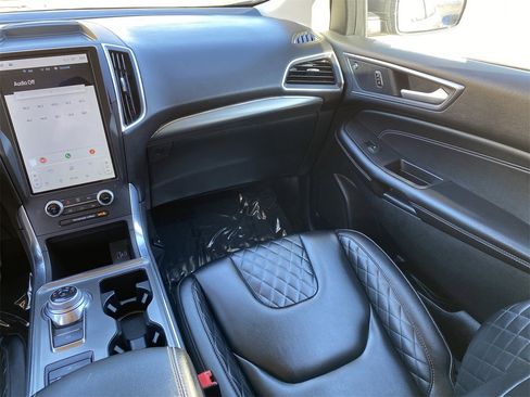 Used 2023 Ford Edge Titanium image 17