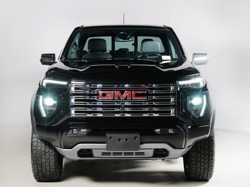 Used 2023 GMC Canyon Denali w/ Denali Black Edition AWD/4WD image 8