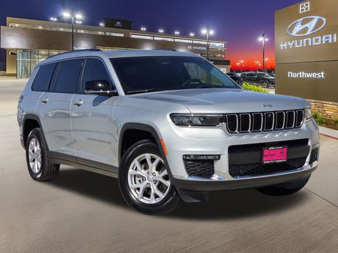 Used 2022 Jeep Grand Cherokee L Limited w/ Luxury Tech Group II image 3