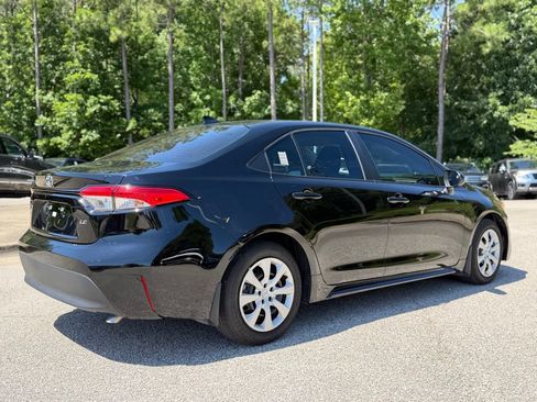 Used 2025 Toyota Corolla LE FWD image 5