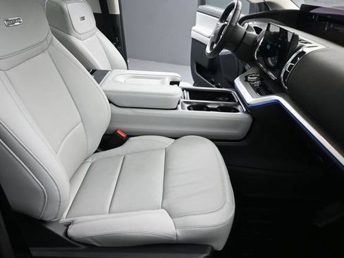 Certified 2025 Ford Expedition Platinum w/ Driver's Package AWD/4WD image 29