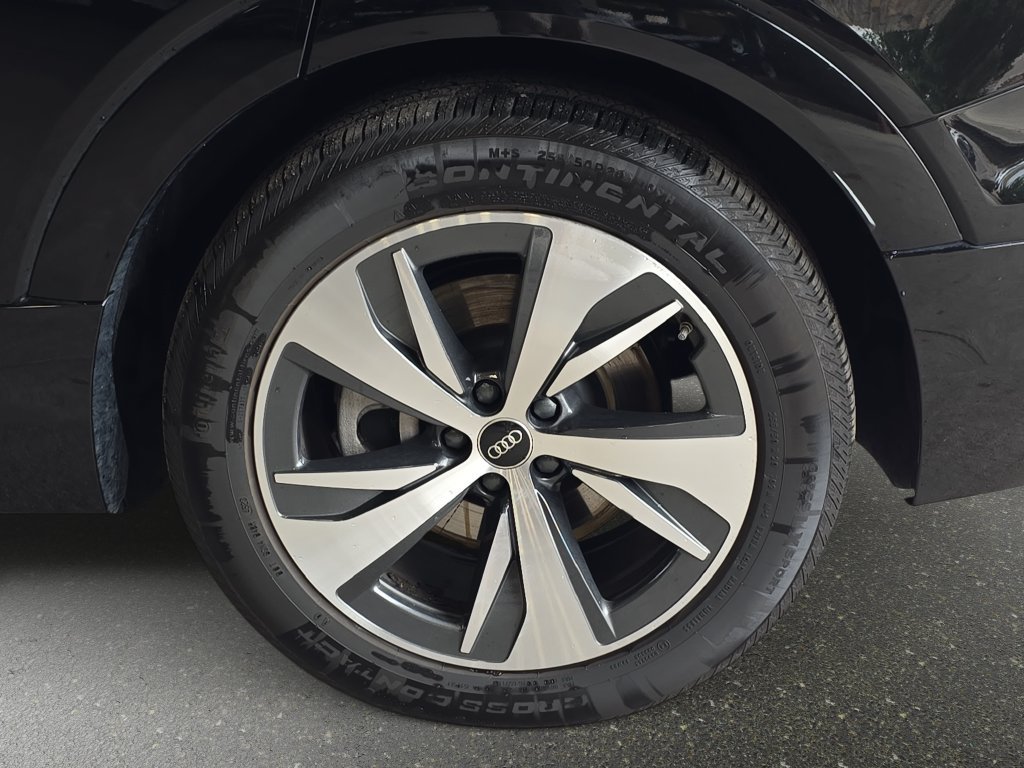 Used 2024 Audi Q8 e-tron Premium AWD/4WD image 33