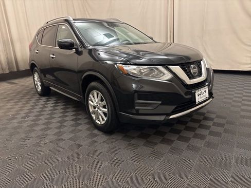 Used 2020 Nissan Rogue SV image 3