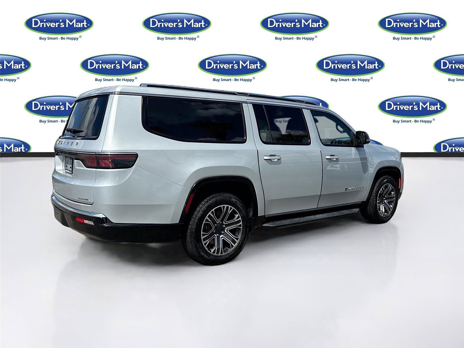 Used 2024 Jeep Wagoneer L Series II RWD image 7