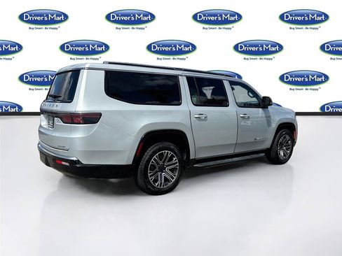 Used 2024 Jeep Wagoneer L Series II RWD image 7