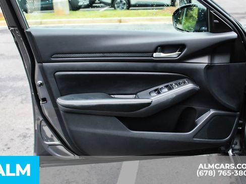 Used 2025 Nissan Altima 2.5 SV FWD image 34