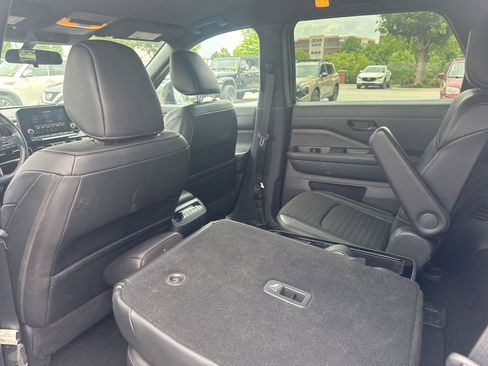 Used 2023 Nissan Pathfinder Rock Creek AWD/4WD image 11