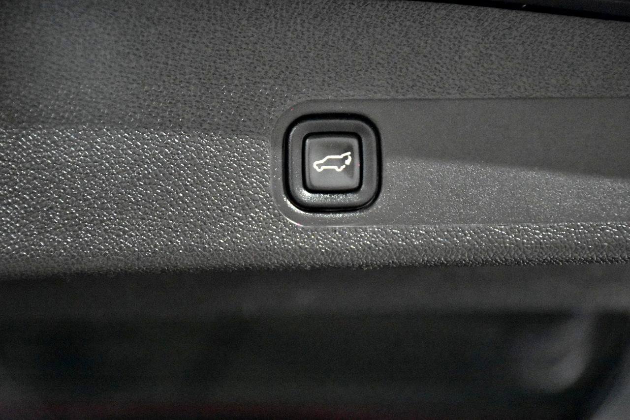 Used 2014 Cadillac Escalade Luxury RWD image 32