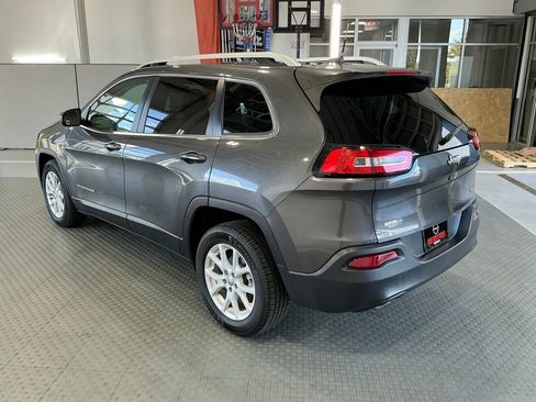 Used 2016 Jeep Cherokee Latitude w/ Comfort/Convenience Group FWD image 22