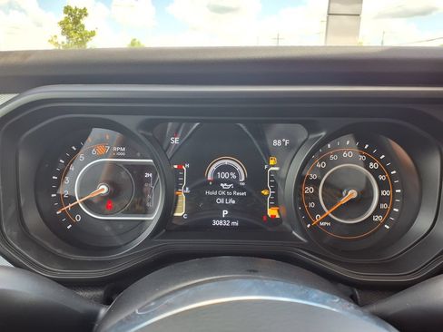 Used 2025 Jeep Wrangler Unlimited Sahara AWD/4WD image 31