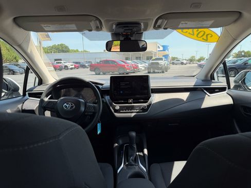 Used 2025 Toyota Corolla LE FWD image 19