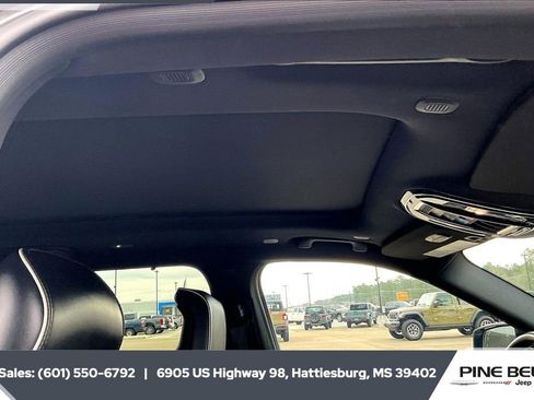 Used 2023 Jeep Grand Cherokee L Summit w/ Luxury Tech Group V image 16