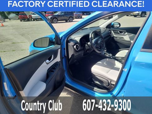 Certified 2022 Hyundai Kona SEL w/ Convenience Package AWD/4WD image 10