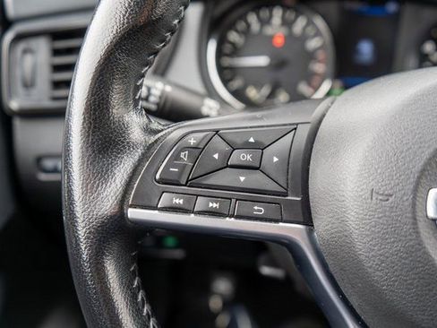 Used 2020 Nissan Rogue SV image 25