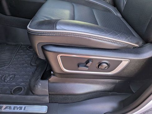 Used 2022 RAM 1500 Laramie AWD/4WD image 11