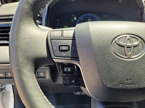 Used 2025 Toyota Camry SE FWD image 25