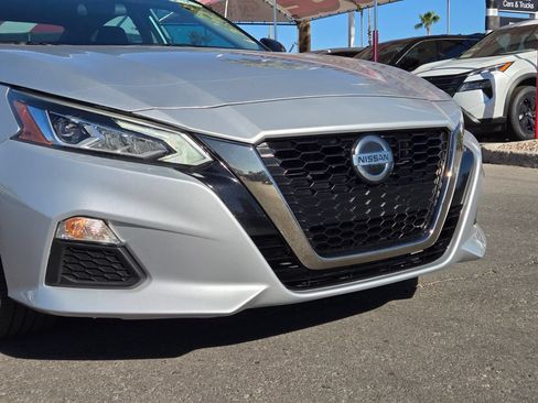 Used 2020 Nissan Altima 2.5 SR FWD image 2