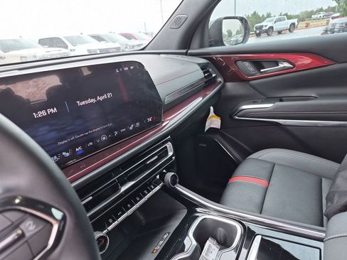 Used 2024 Chevrolet Traverse RS image 24